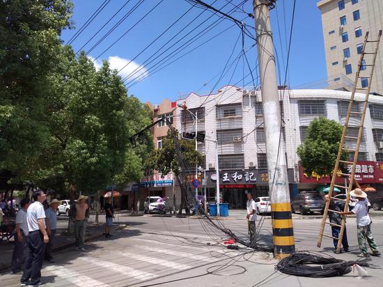 超高货车挂断通讯主光缆 新洲部门联动消除隐