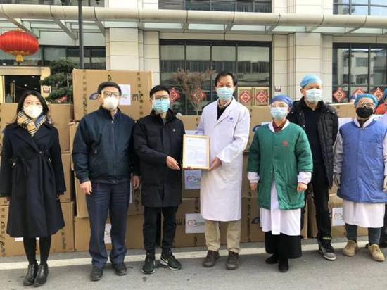卓尔公益基金会向协和医院捐赠800万元急需医疗设备 新浪湖北 新浪网