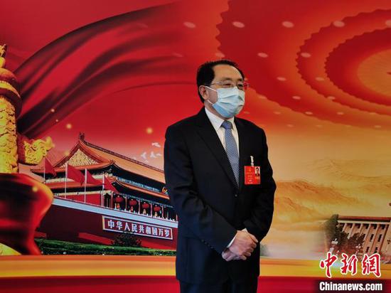 全國人大代表、湖北省長江產(chǎn)業(yè)投資集團(tuán)有限公司黨委書記、董事長何大春。受訪者供圖
