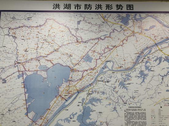 洪湖市地势低洼，河网密布，湖泊众多，防汛压力大。 本文图片除特殊标注外，均为澎湃新闻记者 陈绪厚  图