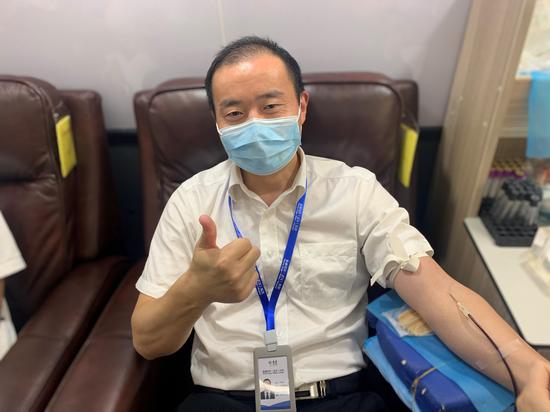 医师节|医师节这天 这群“抗疫勇士”挽臂献热血！