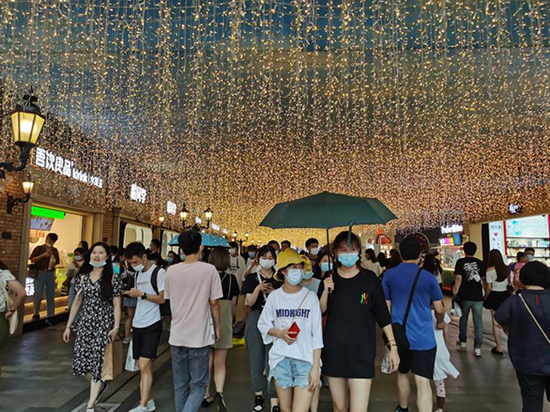 武汉|抗疫后再来武汉 志愿者：空无一人的车厢变人山人海