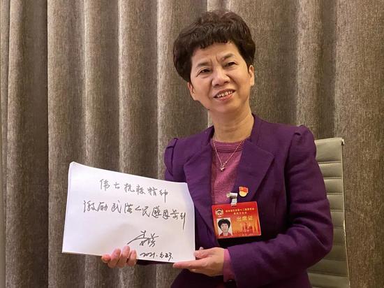 省政协委员、武汉市委第五巡察组组长李丹芳(湖北日报全媒记者 曾雅青 摄)