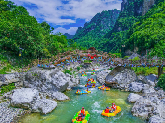 朝天吼漂流(昭君旅游提供)