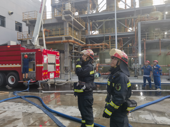 2024年弘盛铜业脱硫塔火灾陈新锐在现场指挥扑救