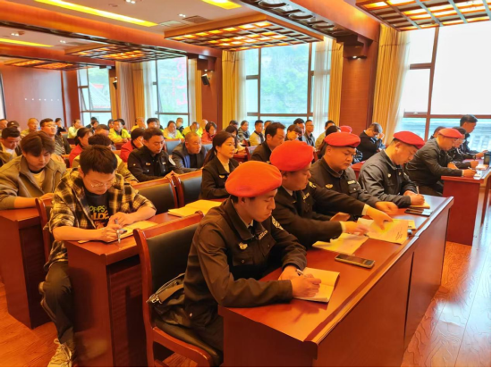 武当山特区市场监管局旅游经营主体合规提质专项集中培训 王菡萏 摄