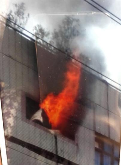 武汉49中发生火灾 一千多学生安全撤离