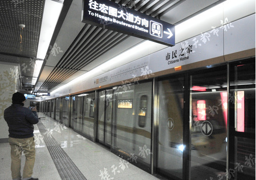 武汉地铁3号线整装待发 每辆列车状况良好(图