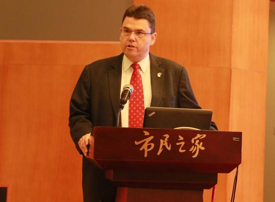 美國駐漢總領(lǐng)事周重山先生致開場(chǎng)辭