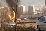 实拍天津运输液化气货车爆炸 巨响吓坏围观者