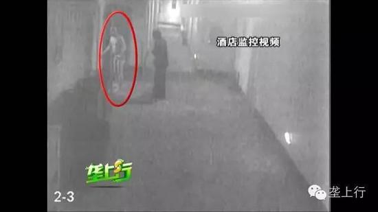 男子深夜招嫖遭遇仙人跳 监控拍下惊人一幕