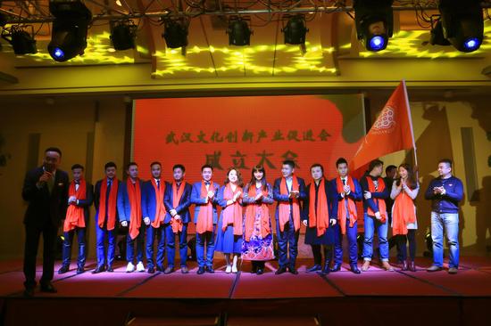 文创联盟会长,副会长,秘书长,副秘书长,各专业委员会主任委员及秘书长进行举手表决,均全票通过。