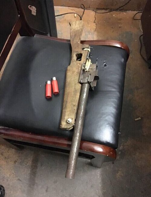 武汉男子被提分手 为抢女友持枪威胁情敌被拘