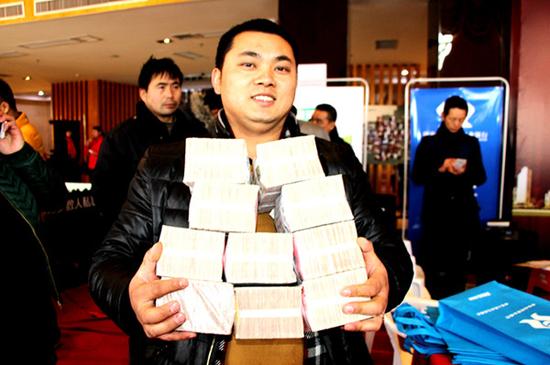 农民工领到工资