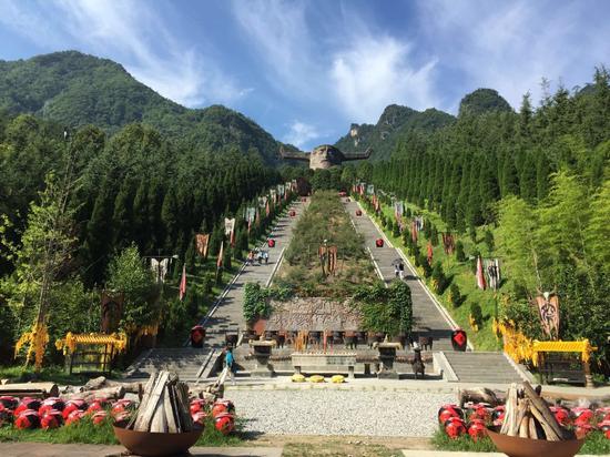 孝感:除夕夜将金元宝送到门外