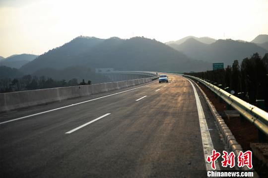 岳宜高速宜昌段项目工程总投资42.2亿元。曹礼达　摄