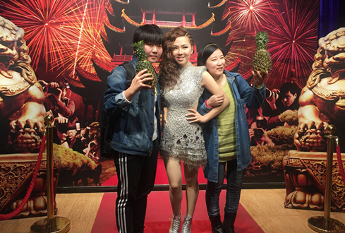 邓紫棋蜡像入驻武汉杜莎夫人蜡像馆