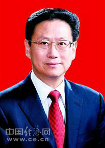 杨松，男，1950年11月生，汉族，河北海兴人，大学普通班学历，1975年4月加入中国共产党。