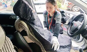 武汉女代驾约500人受车主青睐 包里常备防色狼