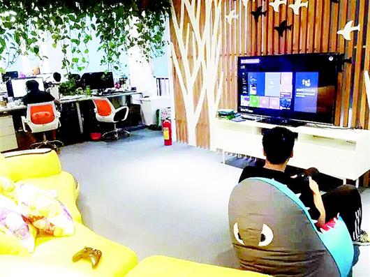 圖為：斗魚的員工休息區(qū)。