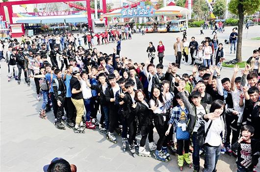 轮滑人口_轮滑图片卡通(2)