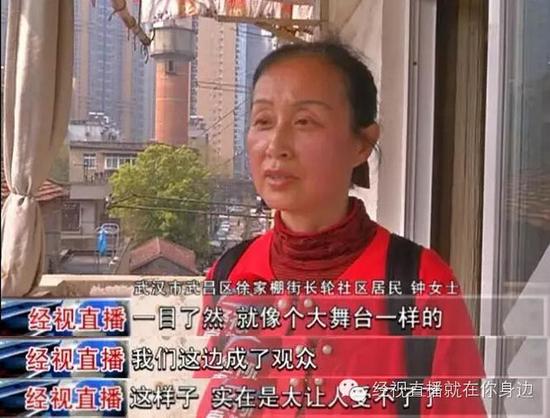 武汉一高校学生洗澡如厕全暴露 谁来给块遮羞布