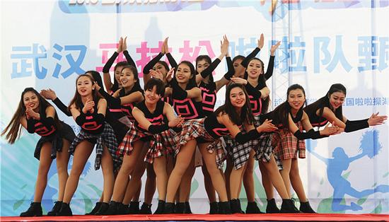 2016欢乐谷武汉马拉松啦啦队甄选赛圆满落幕(图)_新浪湖北_新浪网