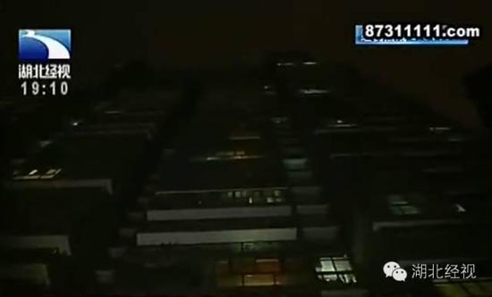 武汉2岁女童独自在家时从17楼坠下 生命垂危