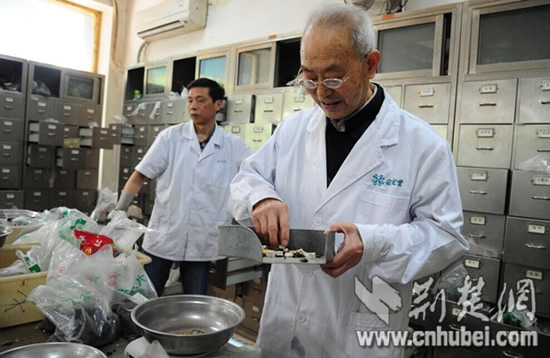 罗教授的秘方就是羊踯躅根