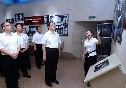 2014年6月6日，俞正聲參觀黃麻起義和鄂豫皖蘇區(qū)紀念園。新華社記者 馬占成 攝