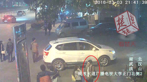 騙子找到女大學(xué)生問路
