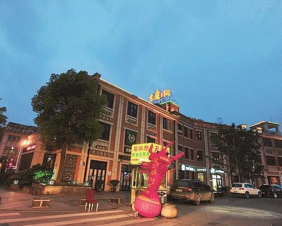 吉庆街改造后不复当年风光 新街冷冷清清