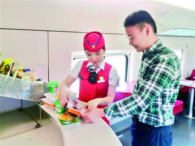 10元热干面登上武汉段动车 12元包子套餐最受