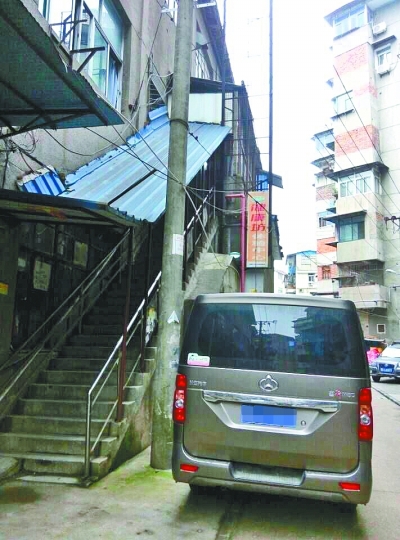 “健康坊”就在這棟舊居民樓里。