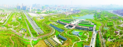 横跨三环线的武汉园博园，将曾经的垃圾填埋场变成城市“绿肺”