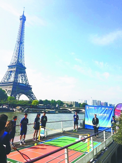 “武汉旅游巴黎行”的船上比赛现场。