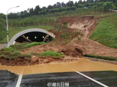 武汉东湖隧道团山隧道入口发生山体滑坡