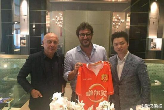 前尤文主帅费拉拉接任武汉卓尔帅位