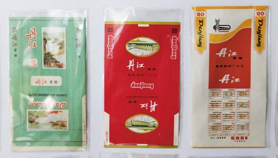 有丹江口元素的烟盒是倪传军的心头好。