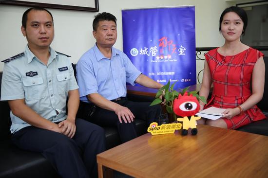 吕剑(左一)、李继平(左二)