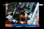 監(jiān)拍16歲女店員遭男子猥褻 躲閃無(wú)果失聲痛哭