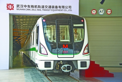 汉产大载客量A型地铁列车下线。记者周迪 摄