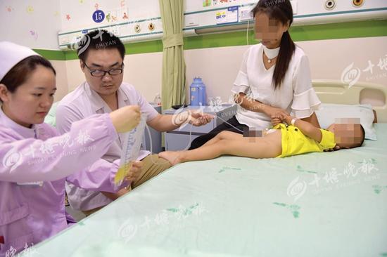 男孩被当成女孩养1年半 医生帮其恢复男儿身