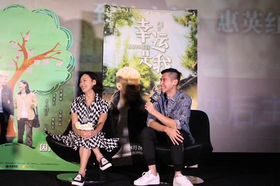惠英红与主持人、观众互动