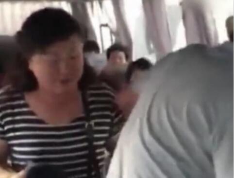 黑龍江游客康玉山（男）、戚昕光（女）