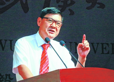 武汉大学校长李晓红