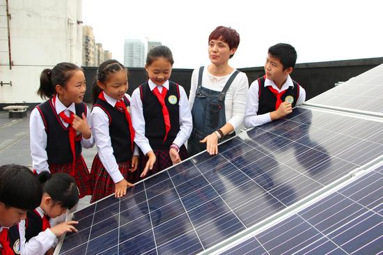 永旺向武汉5所中小学捐赠太阳能发电系统