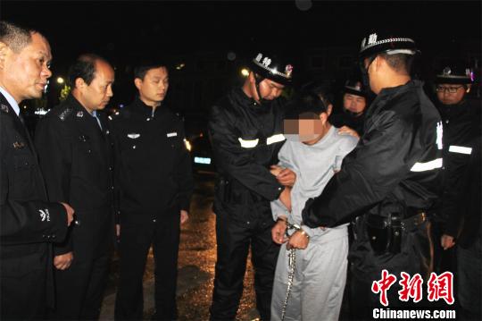 犯下命案潜逃三年的袁某被警方抓获 宋俊初 摄