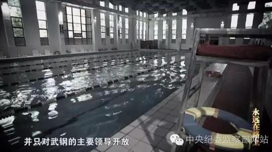武钢集团第一招待所内的恒温游泳馆