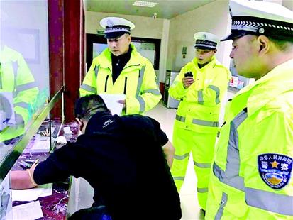 樊城一司机曾因酒驾被扣证 还未考试又醉驾被